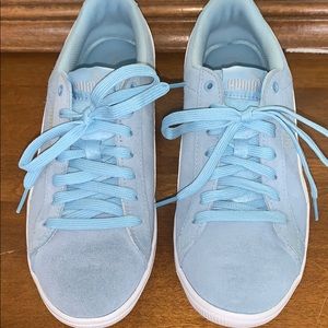 Suede Puma Vikky Sneakers (8.5)
